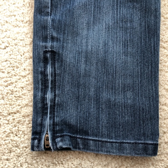 Dark wash ankle jeans with cute zippered back pockets by Chico’s Platinum - Picture 8 of 11